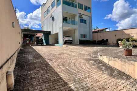Casa à venda com 6 quartos, sendo 1 suíte,  no Centro, Balsas, MA