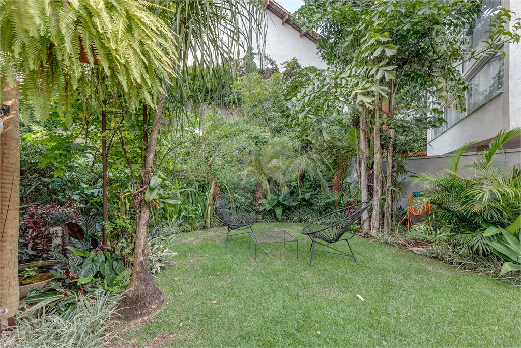 Casa à venda com 4 suítes no condomínio Residencial Canumã, São Paulo - SP