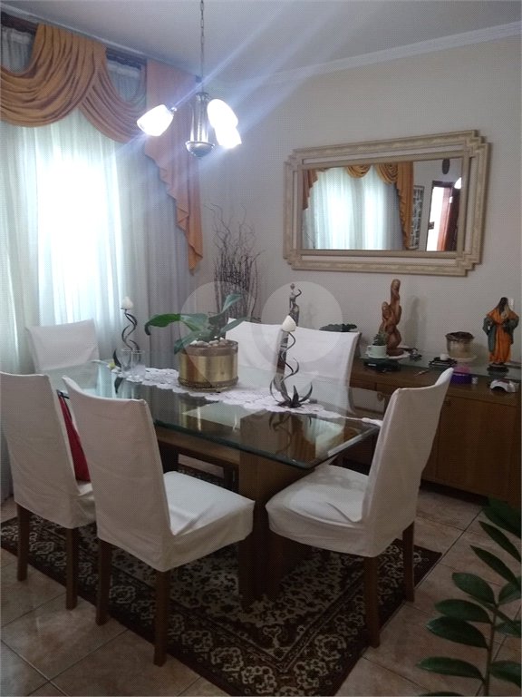 Sobrado à venda com 3 suítes em Vila Nivi, São Paulo, SP