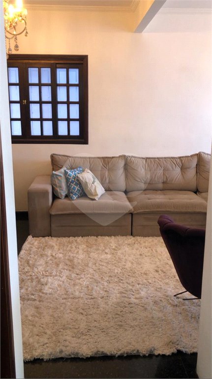 Sobrado à venda com 5 quartos, sendo 1 suíte, em Jardim Marisa, São Paulo, SP