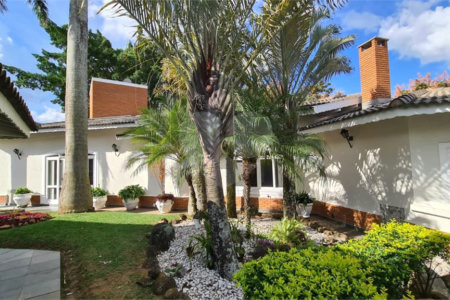 Casa à venda com 5 quartos, sendo 3 suítes, no condomínio Village Sans Souci, Valinhos - SP