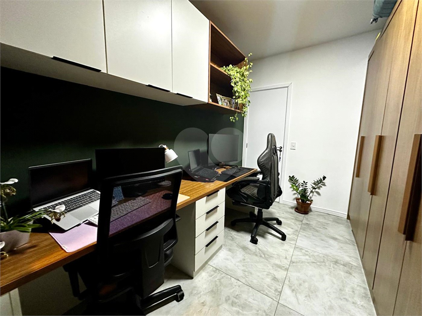 Apartamento à venda com 2 quartos, sendo 1 suíte,  no Centro, Mogi das Cruzes, SP