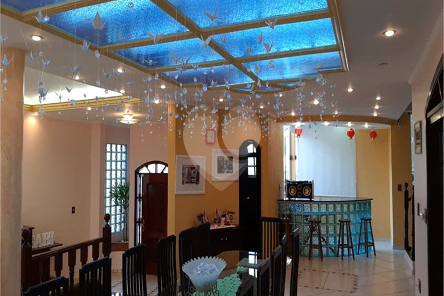 Casa à venda com 6 quartos, sendo 4 suítes, no condomínio Alpes da Cantareira, Mairiporã - SP