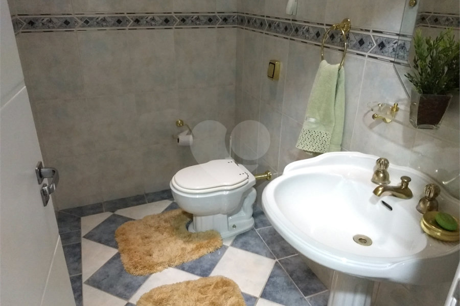 Casa Térrea à venda ou para alugar com 4 suítes em Horto, São Paulo, SP