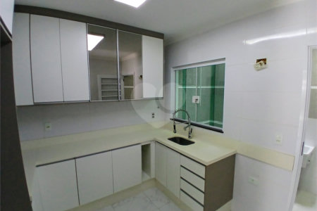Sobrado à venda com 3 quartos, sendo 1 suíte,  em Parque Vitória, São Paulo, SP
