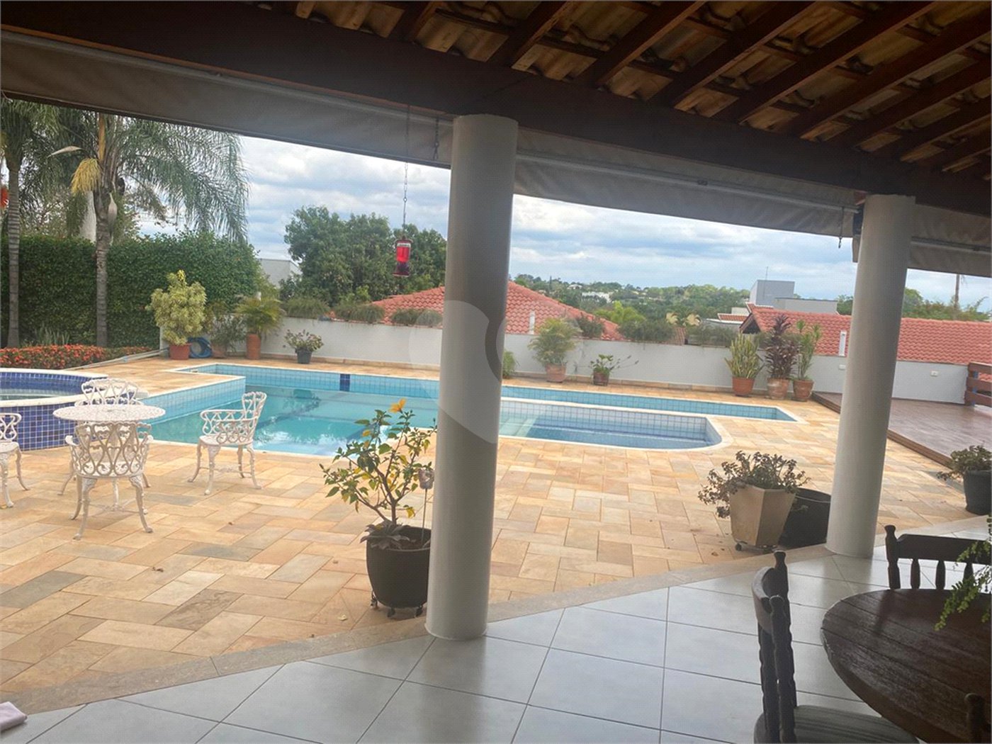 Casa à venda com 5 quartos, sendo 3 suítes, no condomínio Zuleika Jabour, Salto - SP