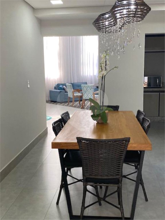 Casa à venda com 3 suítes no condomínio Campos do Conde I, Paulínia - SP