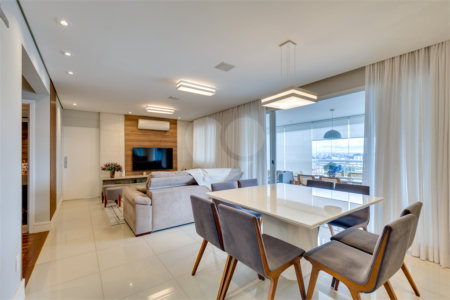 Apartamento à venda com 3 suítes em Santo Amaro, São Paulo, SP