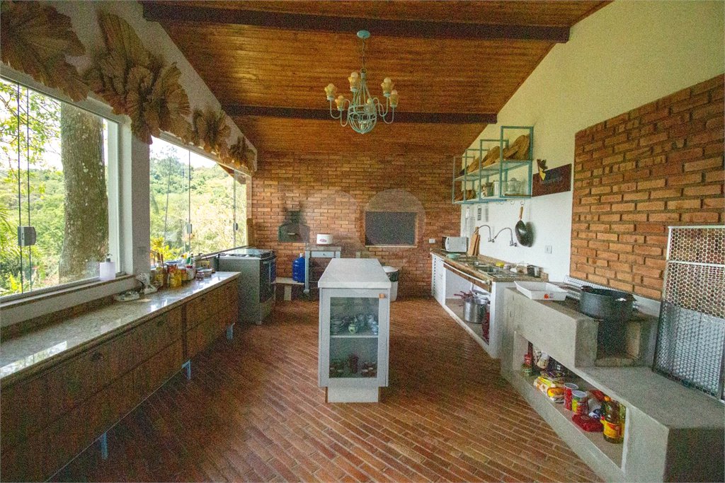 Sítio à venda com 7 quartos, sendo 6 suítes, em Jardim Santa Vitória (canguera), São Roque, SP