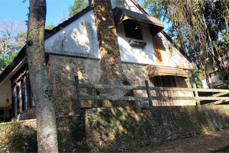 Casa à venda com 3 suítes no condomínio Jardim da Montanha I, Mairiporã - SP