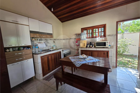 Casa à venda com 2 quartos, sendo 1 suíte, em Tucuns, Armação dos Búzios, RJ