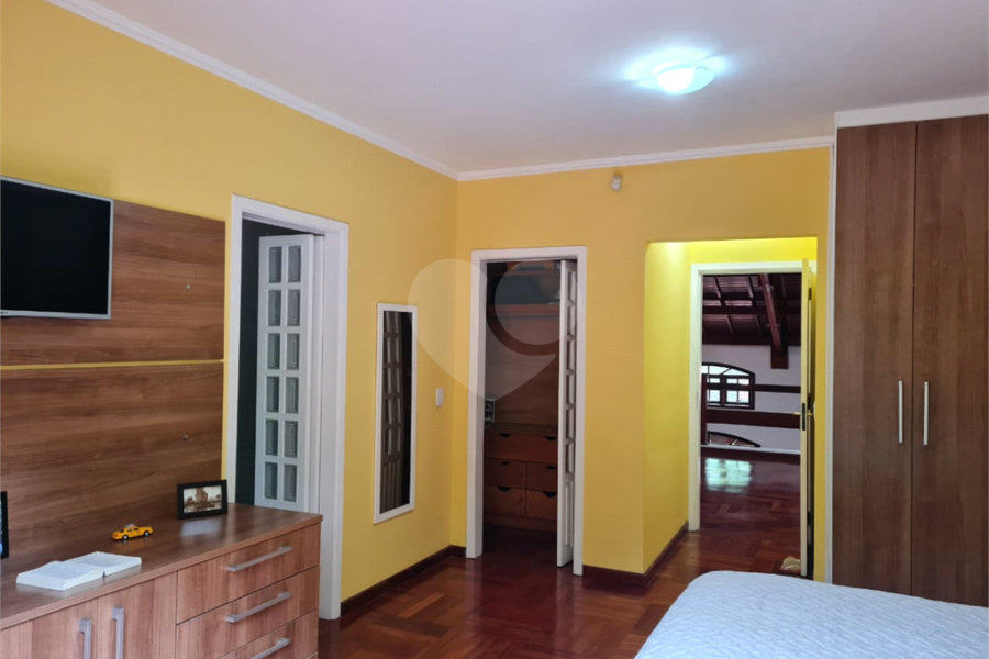 Sobrado à venda com 4 quartos, sendo 1 suíte,  em Jardim Leonor Mendes de Barros, São Paulo, SP