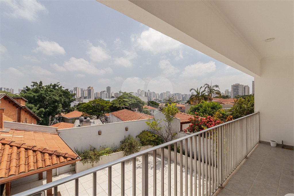 Casa Térrea à venda com 4 quartos, sendo 2 suítes, em Bosque da Saúde, São Paulo, SP