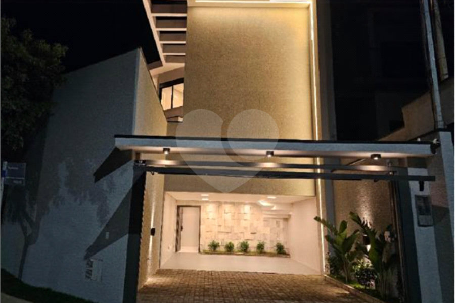 Casa à venda com 4 suítes no condomínio Villas do Jaguari, Santana de Parnaíba - SP