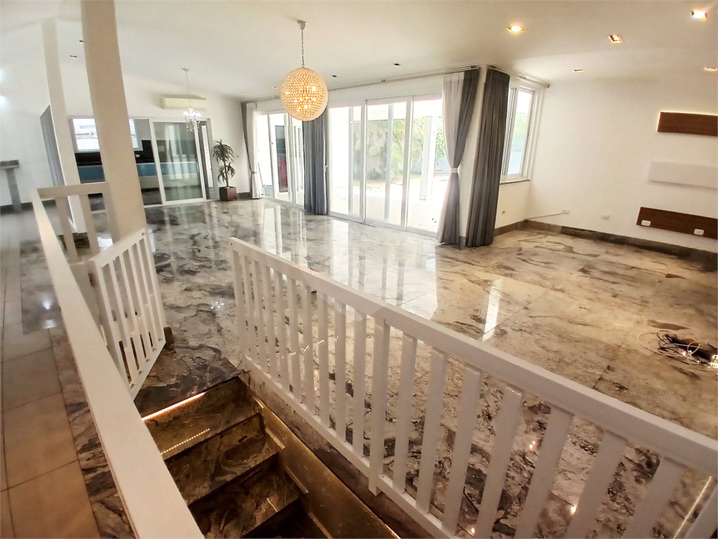 Casa Térrea à venda com 3 suítes em Anchieta, São Bernardo do Campo, SP