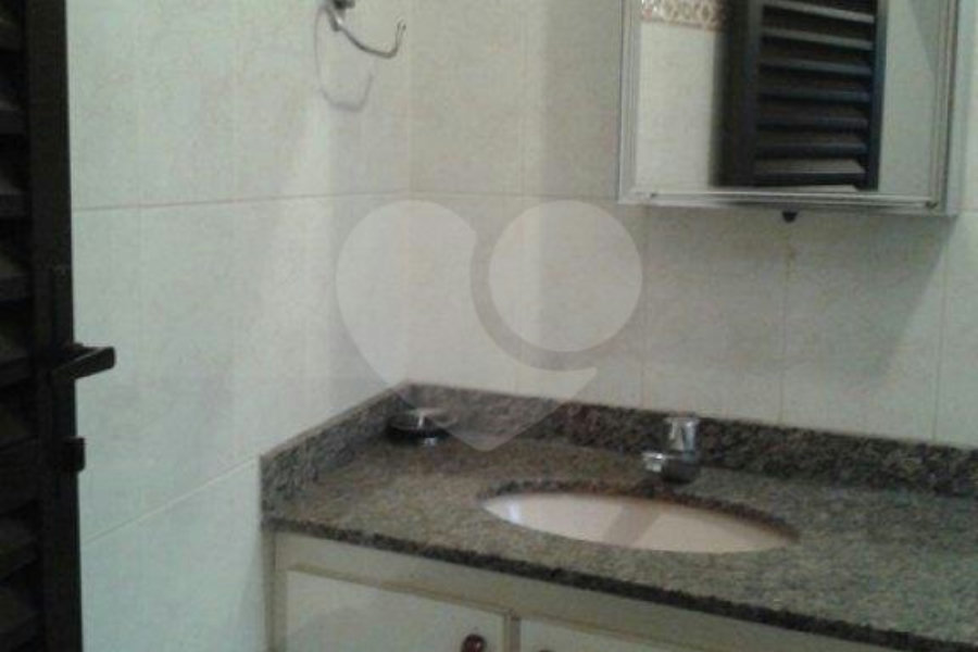 Sobrado à venda com 3 quartos, sendo 1 suíte, em Tremembé, São Paulo, SP