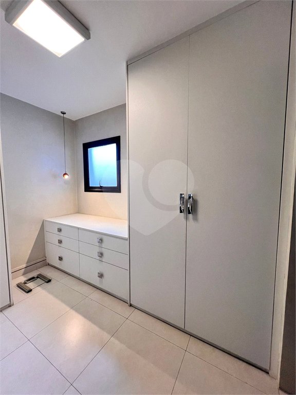Sobrado à venda com 5 quartos, sendo 2 suítes, em Vila Inah, São Paulo, SP