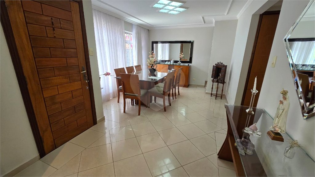 Sobrado à venda com 4 quartos, sendo 1 suíte, em Jardim Regina, São Paulo, SP