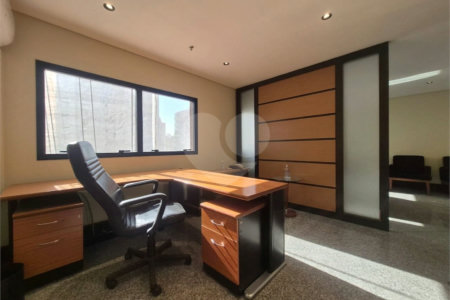 Conjunto comercial reformado na Cincinato Braga — 87 m², 2 vagas e a 1 quadra do Metrô Brigadeiro