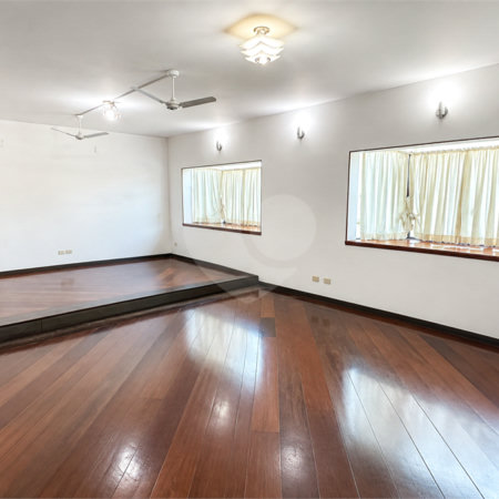 Sobrado à venda com 4 quartos, sendo 2 suítes, em Vila Pires, Santo André, SP
