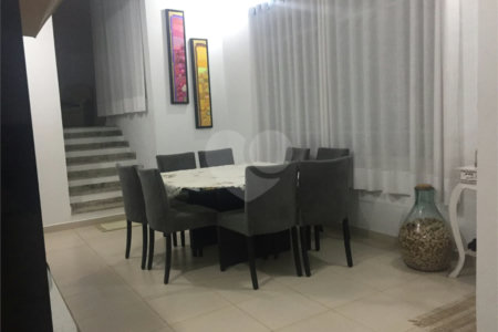 Sobrado à venda com 3 quartos, sendo 1 suíte, em Jardim do Lago, Atibaia, SP