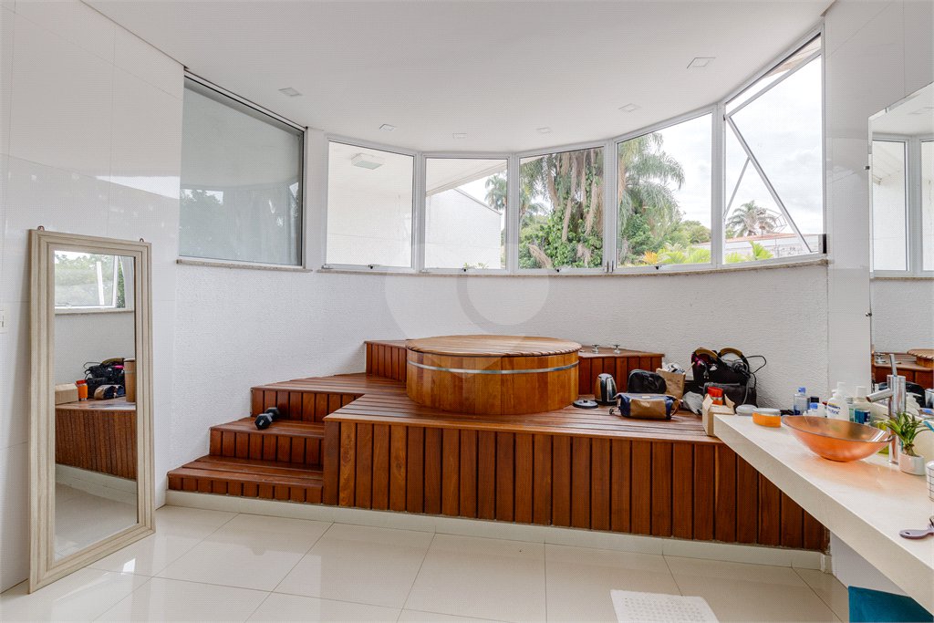 Sobrado à venda com 4 quartos, sendo 3 suítes, em Brooklin, São Paulo, SP