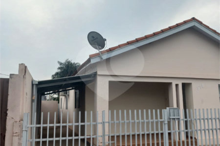 Casa à venda com 3 quartos no Centro, Inocência, MS