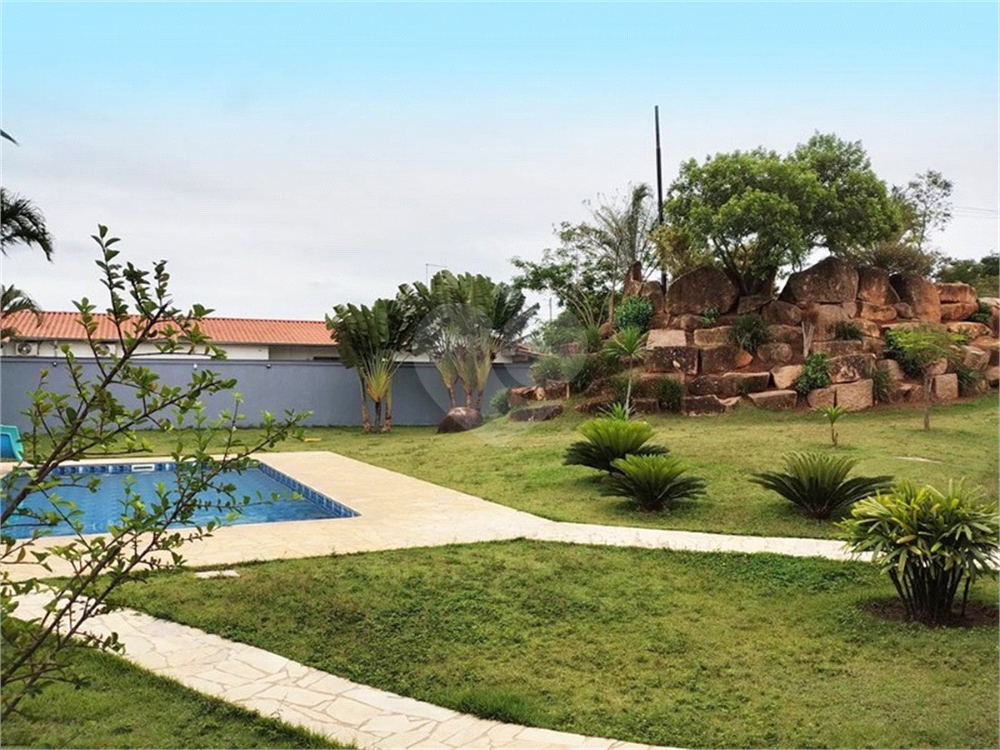 Casa à venda com 3 quartos, sendo 1 suíte, no condomínio Rio das Pedras, Salto - SP