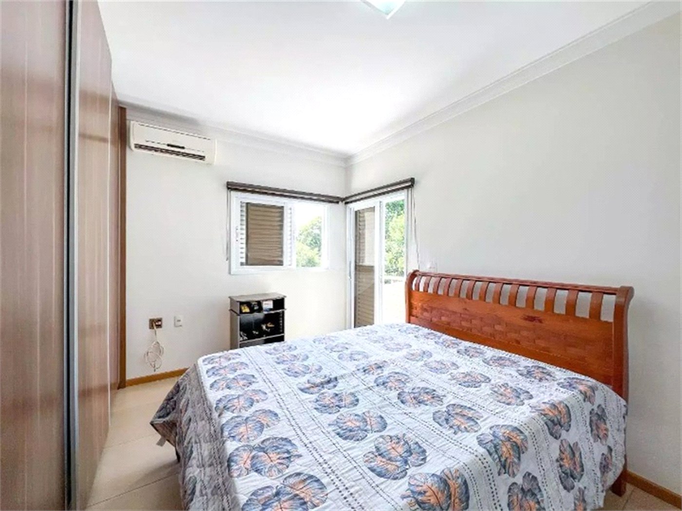 Casa à venda com 3 suítes no condomínio Portal do Lago, Valinhos - SP