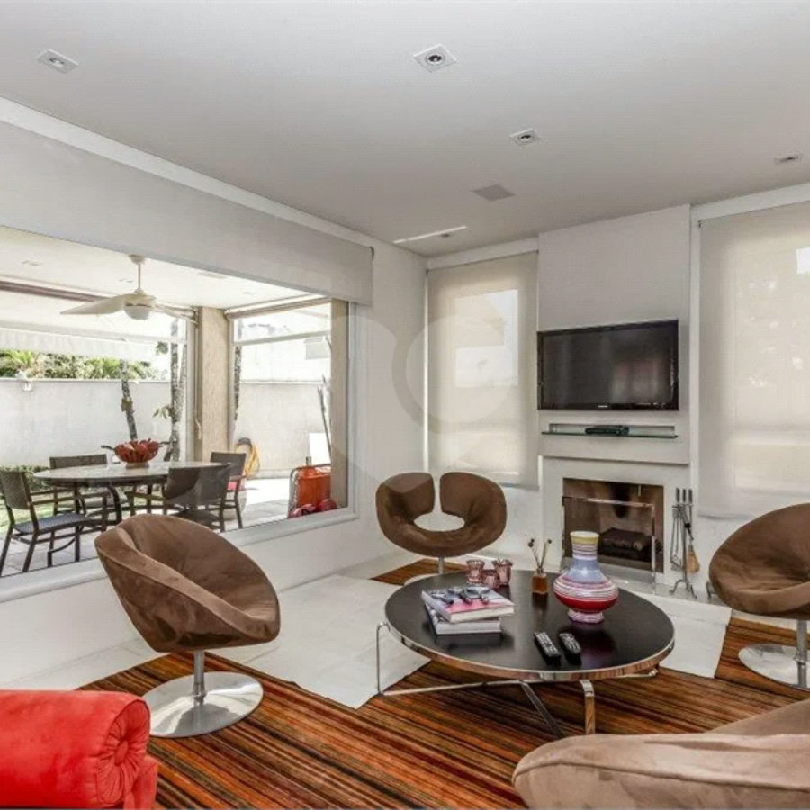 Casa à venda com 5 quartos, sendo 3 suítes, em Jardim Leonor, São Paulo, SP