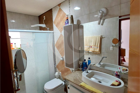 Casa residencial com ponto comercial a venda no Centro