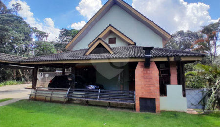 Casa à venda com 3 quartos, sendo 2 suítes,  no condomínio Alpes da Cantareira, Mairiporã - SP