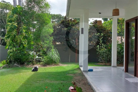 Casa à venda com 2 quartos, sendo 1 suíte, no Centro, Santa Cruz Cabrália, BA