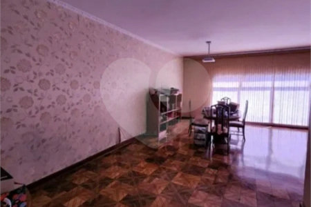Casa à venda com 4 quartos, sendo 2 suítes, em Vila São Geraldo, São Paulo, SP