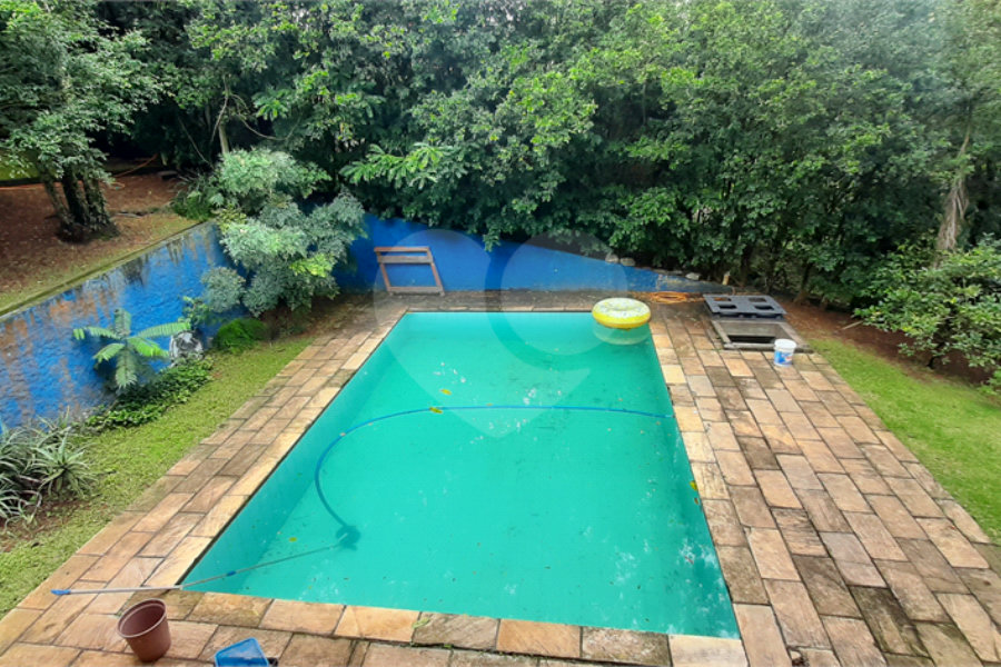 Casa à venda com 4 quartos, sendo 2 suítes, no condomínio Associação Reserva das Hortênsias, Mairiporã - SP