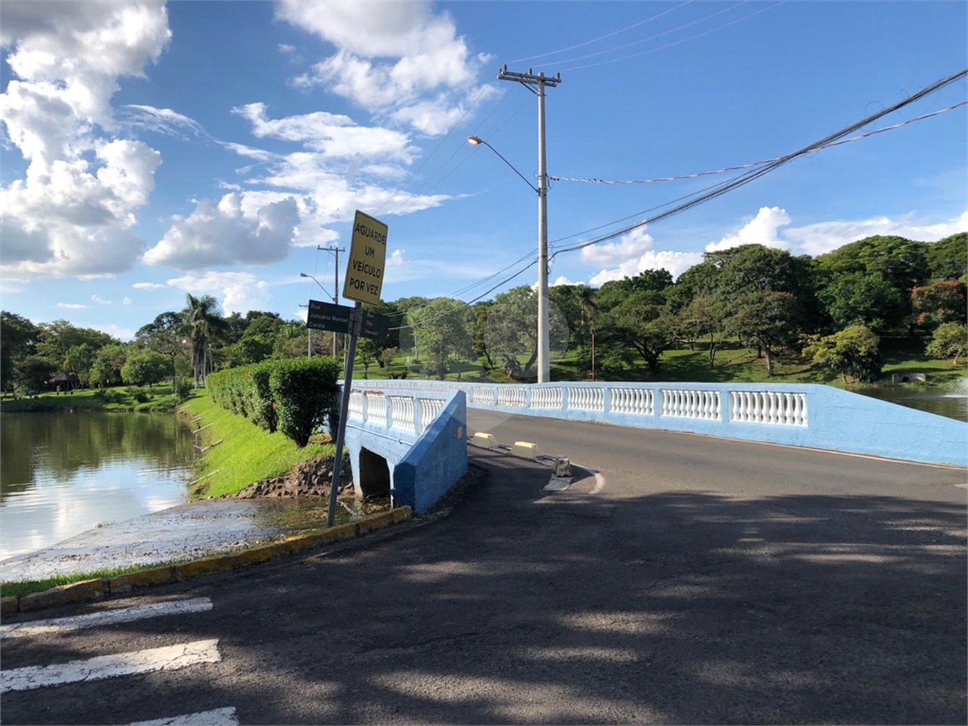 Casa à venda com 4 quartos, sendo 2 suítes, no condomínio Zuleika Jabour, Salto - SP
