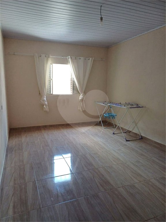 Casa à venda com 3 quartos, sendo 1 suíte, em Jardim Vinhas do Sol (mailasqui), São Roque, SP
