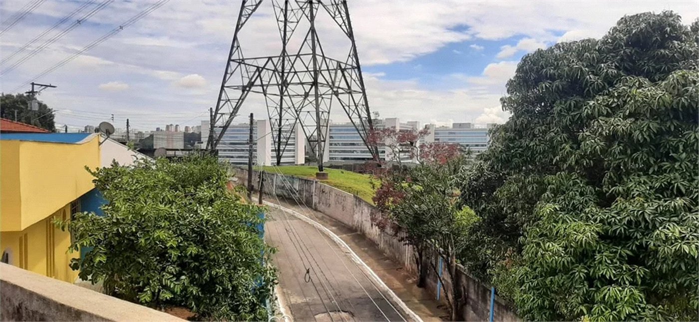 Sobrado à venda com 8 quartos em Jardim São Luís, São Paulo, SP