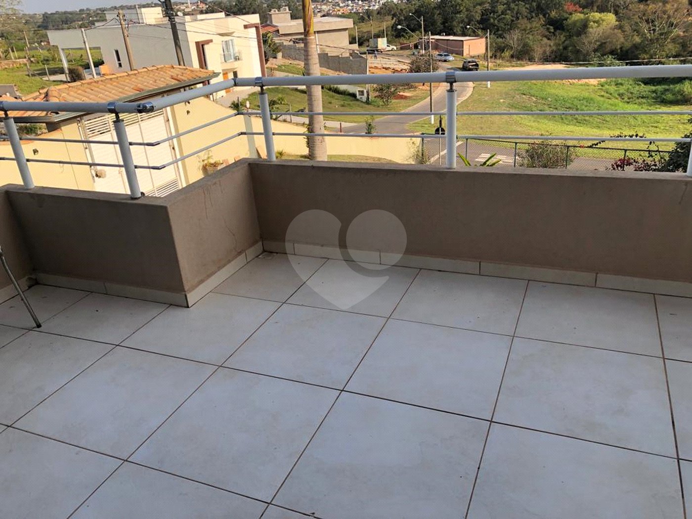 Casa à venda com 5 quartos, sendo 2 suítes, no condomínio Terras de Santa Izabel, Salto - SP
