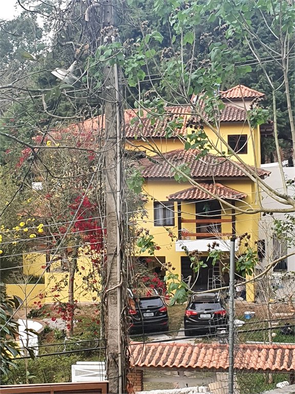 Sobrado à venda com 5 quartos, sendo 1 suíte, em Serra da Cantareira, Mairiporã, SP