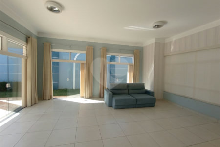 Casa à venda com 3 suítes em Vila Nastri, Itapetininga, SP