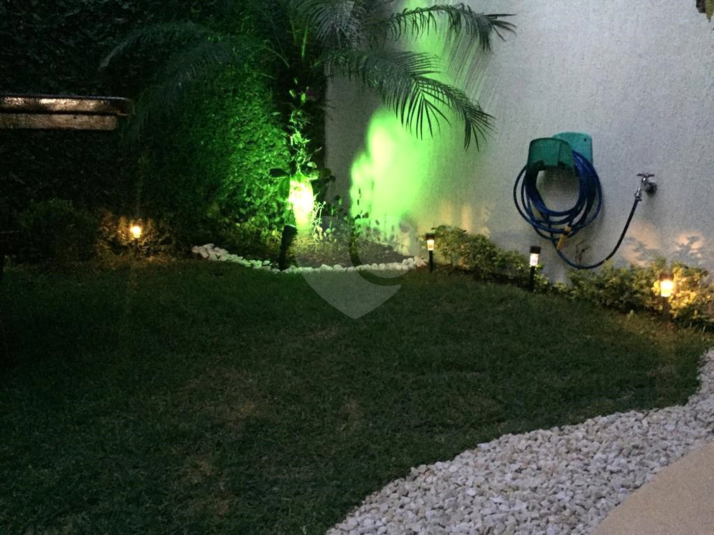 Sobrado à venda com 3 suítes em Horto, São Paulo, SP