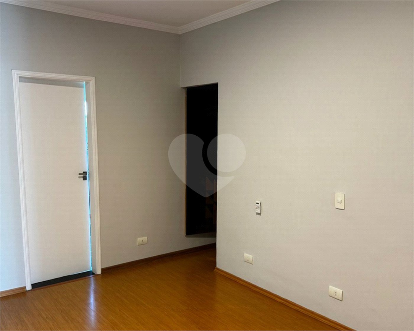 Casa à venda com 3 quartos, sendo 1 suíte, no condomínio Residencial Villa dos Inglezes, Sorocaba - SP