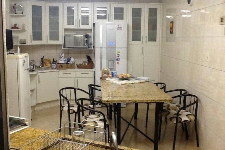Casa à venda com 3 quartos, sendo 1 suíte, no condomínio Praça Doutor José Augusto César,12, São Paulo - SP