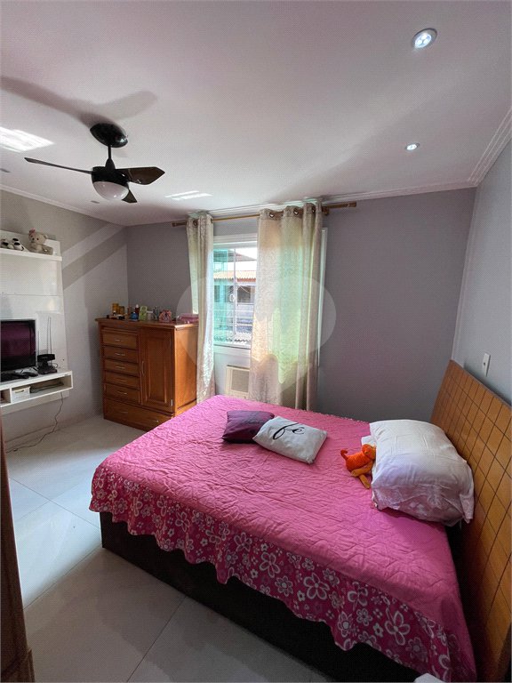 Sobrado à venda com 3 quartos, sendo 1 suíte, em Santíssimo, Rio de Janeiro, RJ