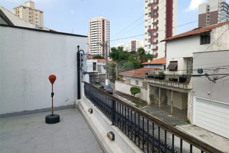Sobrado à venda com 4 quartos, sendo 2 suítes, em Mirandópolis, São Paulo, SP