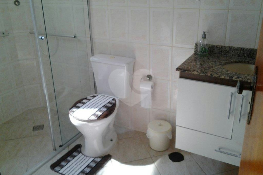 Apartamento à venda com 3 quartos, sendo 2 suítes, em Vila Tupi, Praia Grande, SP