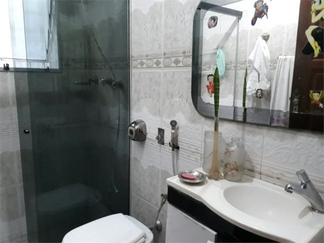 Sobrado à venda com 5 quartos, sendo 1 suíte,  em Parque Edu Chaves, São Paulo, SP