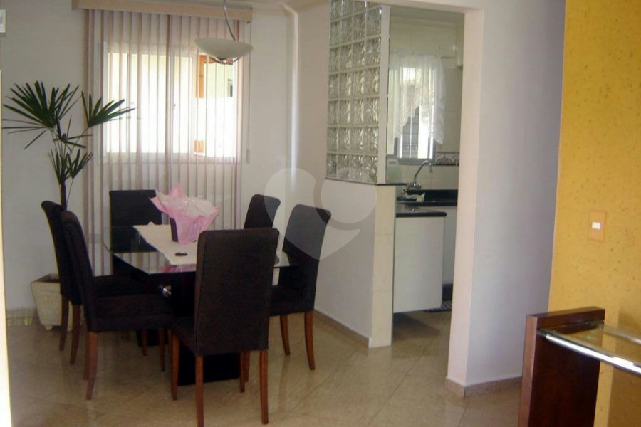 Sobrado à venda com 3 quartos, sendo 1 suíte, em Vila São João Batista, Guarulhos, SP