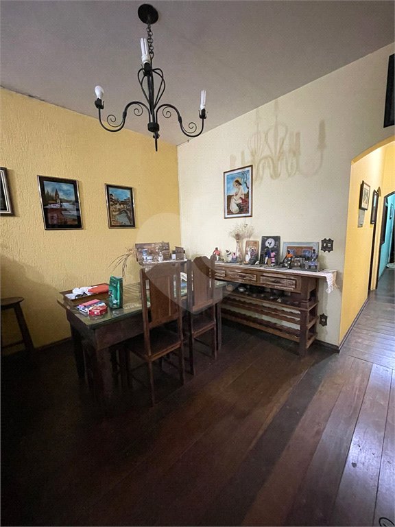 Sobrado à venda com 4 quartos, sendo 1 suíte,  em Vila Suissa, Mogi das Cruzes, SP